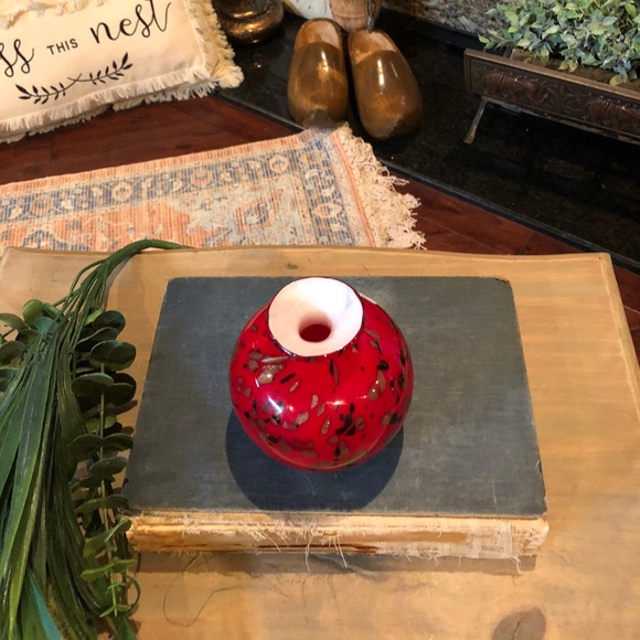 Beautiful Red Art Glass Vase With Gold Flecks Cased White Glass 8 Inches. - Picture 2 of 6